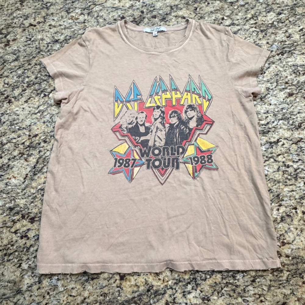Junk Food Def Leppard World Tour 1987-1988 Graphic Tee Tan Distressed Large ws